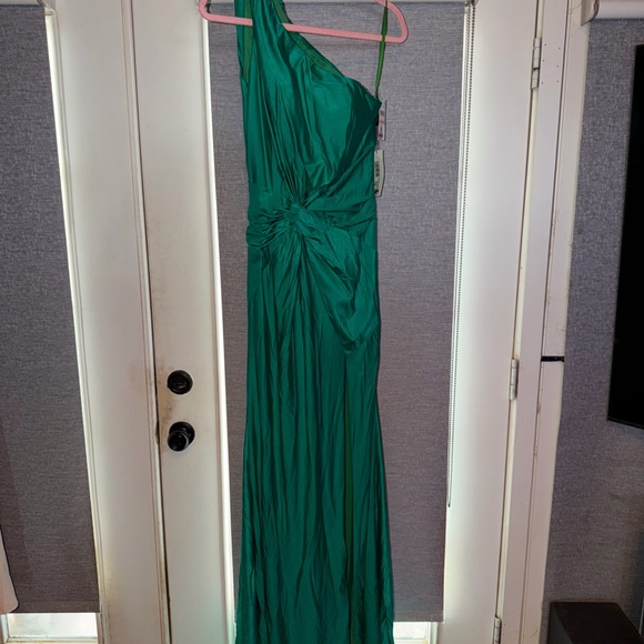 Terani Couture Vibrant Green One-Shoulder Prom Dress - Picture 5 of 8